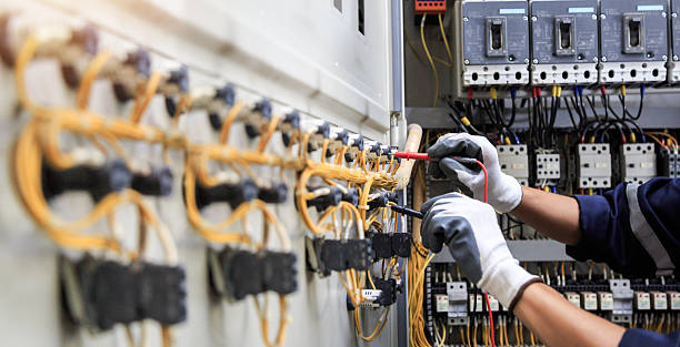 Professional Electrician technician working in Brookfield, MO